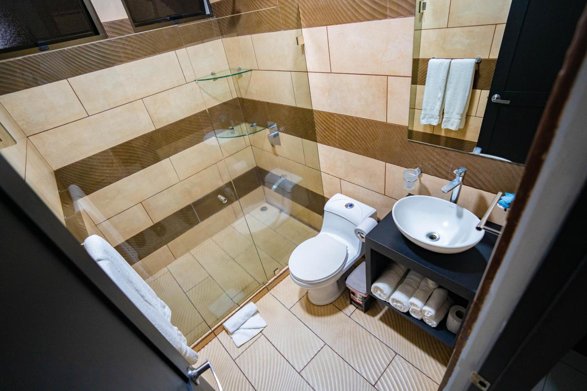 Apartamentos La Casona La Fortuna Bagian luar foto